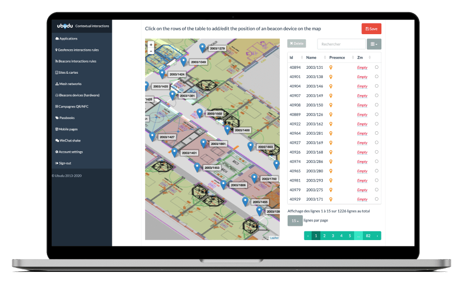 El Ubudu Back-end Manager en un portátil: posiciones de balizas sobre un plano, junto a la tabla de dispositivos