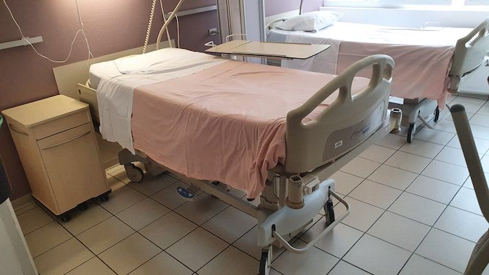 letto d'ospedale con tag Ubudu RTLS