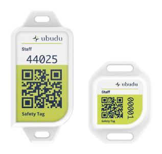Staff Safety Tags da Ubudu com etiquetas verdes: uma etiqueta de pulseira e uma etiqueta redonda compacta